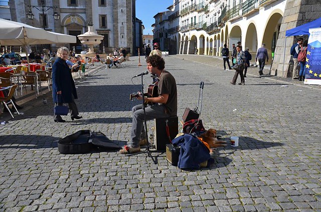 Busker, Main square, Evora, Portugal