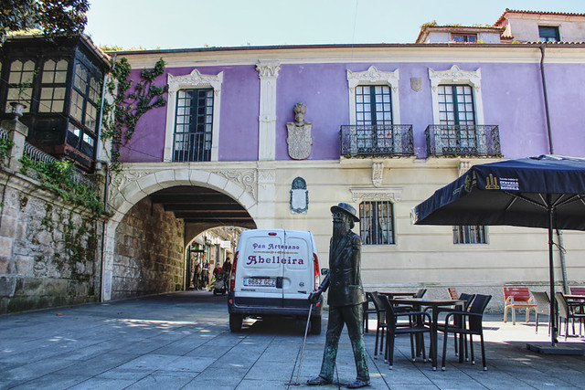 Statue of Ramón del Valle-Inclán, Pontevedra