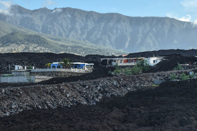 Houses in the path of the lava, La Palma