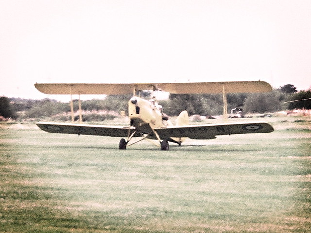Flying a Tiger Moth, landing 